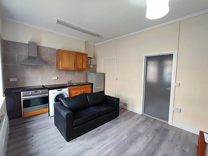 1 Bedroom Flat To Rent In North Luton Place, Adamsdown, Cardiff, CF24