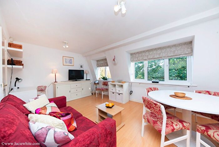 1 Bedroom Flat To Rent In Wellington Road, Wimbledon, SW19