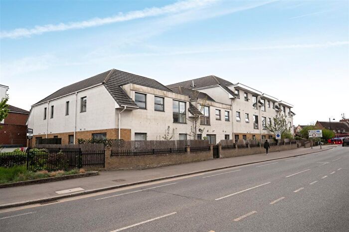 1 Bedroom Flat For Sale In Garden Court, West Drayton, UB7