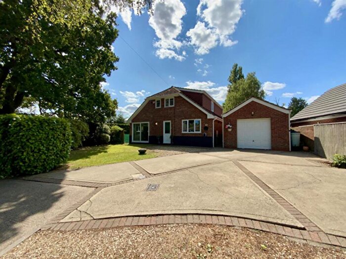 4 Bedroom Detached House For Sale In Radcliffe Road, Healing, Grimsby, DN41