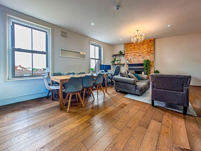 2 Bedroom Flat To Rent In High Street Mews, London, SW19