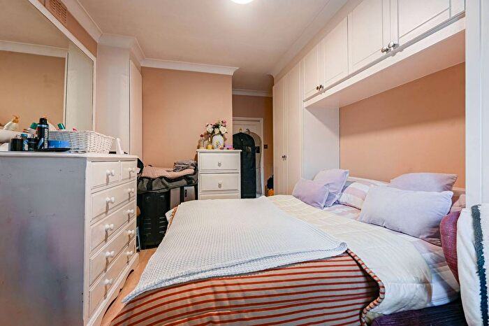 2 Bedroom Flat For Sale In Breer Street, South Park, London, SW6