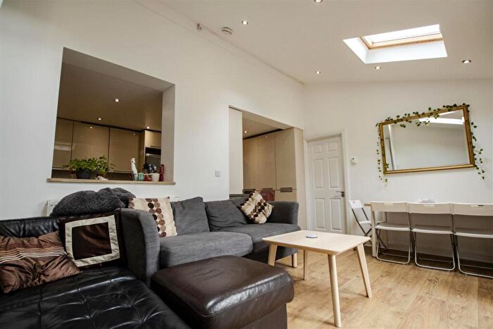 8 Bedroom House To Rent In Harrow Road, Birmingham, West Midlands, B29