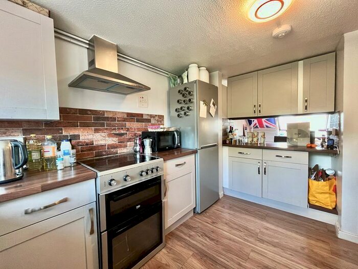 2 Bedroom Apartment To Rent In Frosthole Close, Fareham, PO15