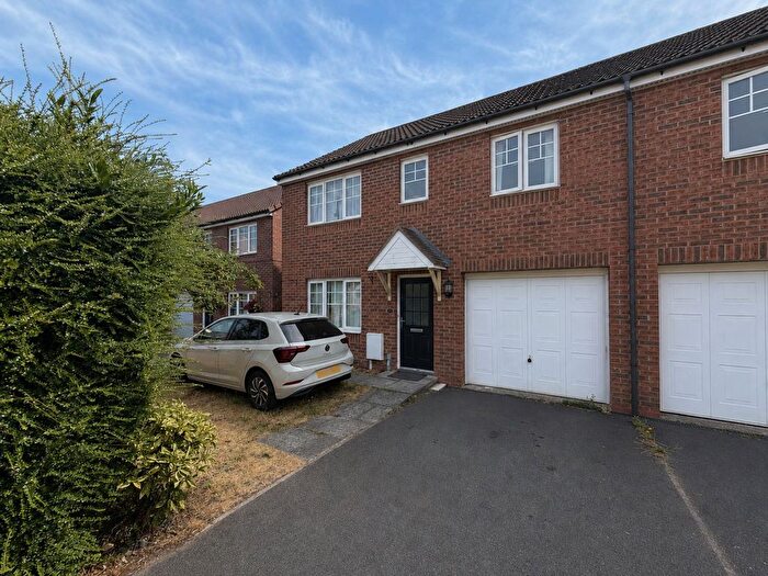 4 Bedroom Semi-Detached House For Sale In Warmington Avenue, Grantham, NG31