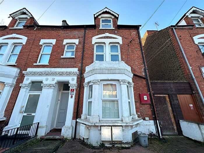 2 Bedroom Flat For Sale In Ringstead Road, London, SE6