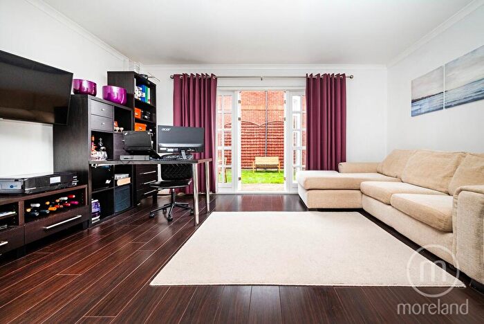 3 Bedroom End Of Terrace House For Sale In Hamlet Square, London, NW2