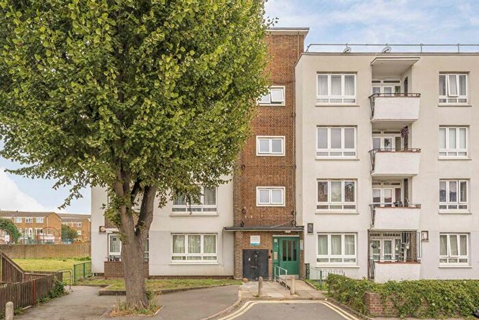 2 Bedroom Flat For Sale In Eveline Lowe Estate, Bermondsey, SE16