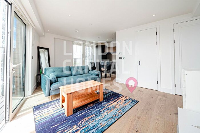 1 Bedroom Flat To Rent In A Exchange Gardens, Keybridge, Vauxhall, SW8