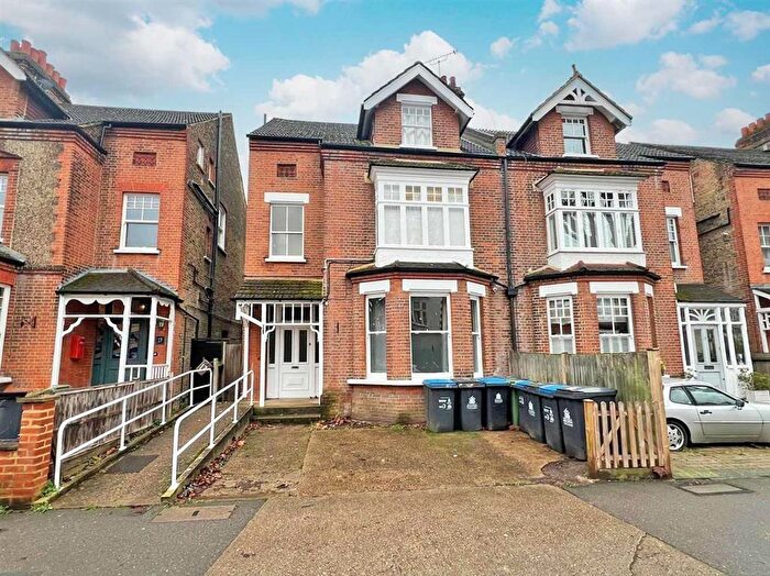 6 Bedroom Semi Detached House For Sale In Victoria Avenue, Surbiton, KT6