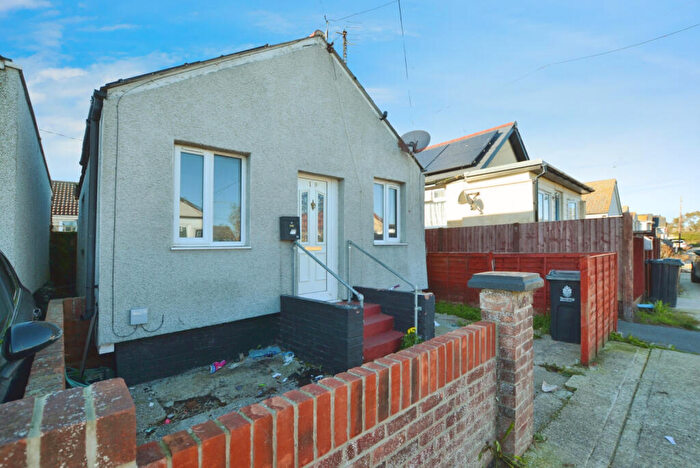 2 Bedroom Bungalow For Sale In Hillman Avenue, CO15