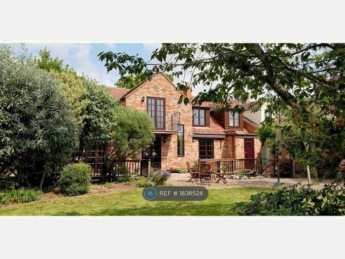 3 Bedroom Semi-Detached House To Rent In Bennetts Hill, Offenham, WR11