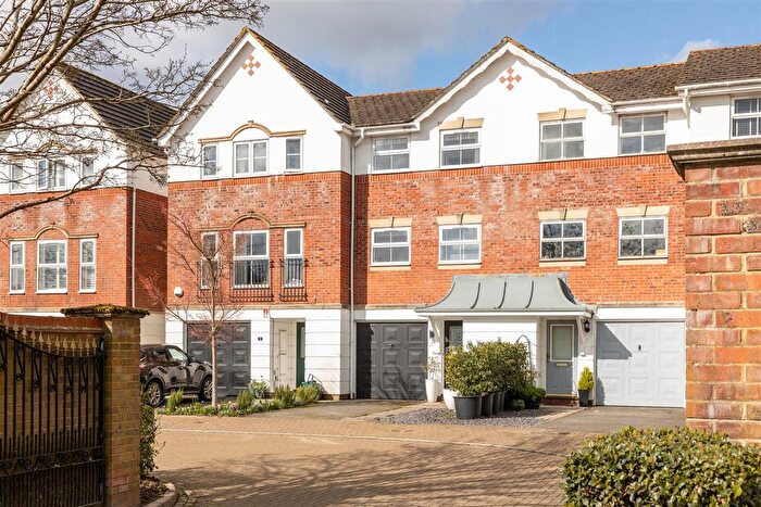 3 Bedroom Town House For Sale In Prices Lane, Reigate, RH2