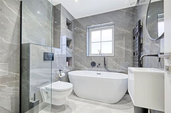 4 Bedroom Detached House For Sale In Guernsey Gardens, Wickford, SS11