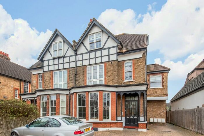 2 Bedroom Flat To Rent In Lennard Road, Beckenham, London, BR3
