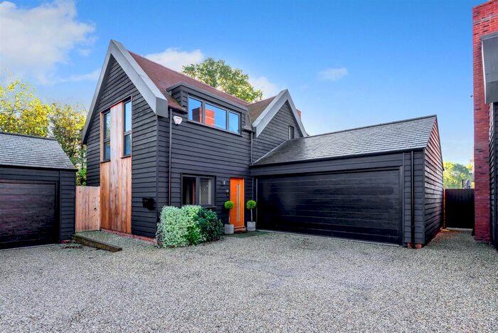 4 Bedroom Detached House For Sale In Roman Road, Shenfield, Brentwood, CM15