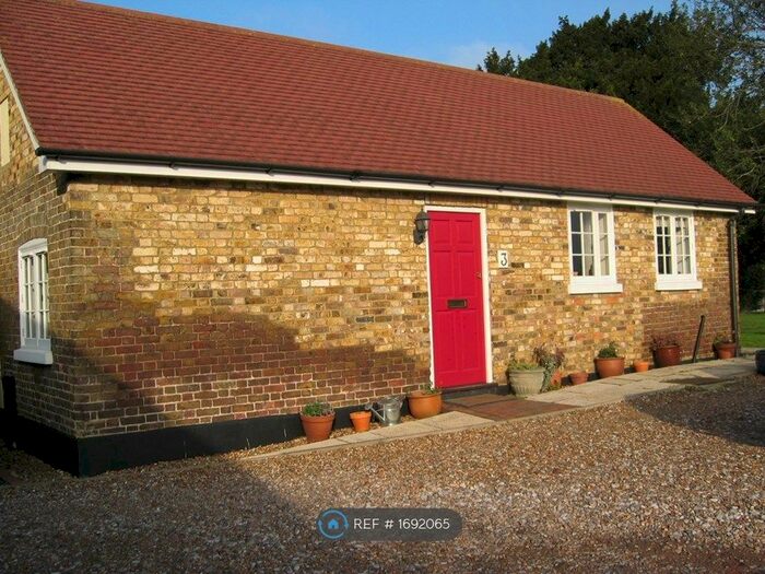 2 Bedroom Maisonette To Rent In Charlton Road, Shepperton, TW17