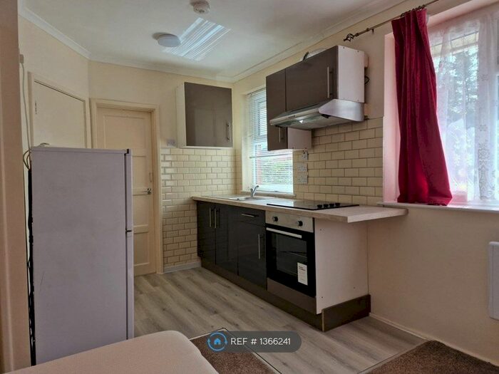 Studio To Rent In Marlowe Square, Mitcham, CR4