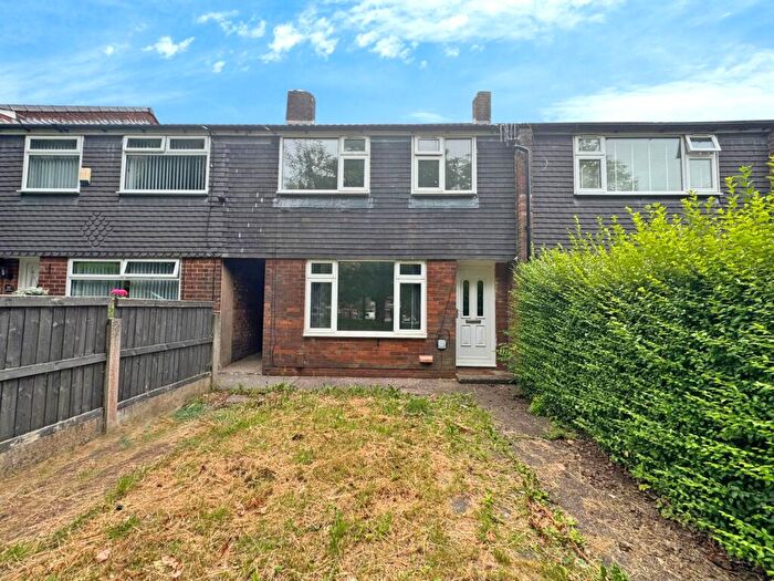 3 Bedroom Town House To Rent In Hopkin Avenue, Derker, OL1