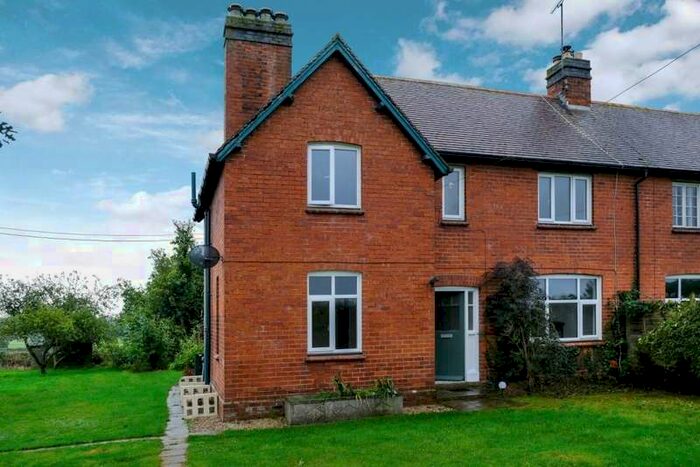 3 Bedroom Semi-Detached House For Sale In Taynton, GL19