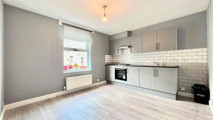 1 Bedroom Flat To Rent In Zinzan Street, Reading, Berkshire, RG1