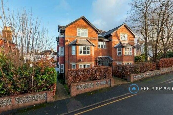 2 Bedroom Flat To Rent In Ashdown House, Guildford, GU1