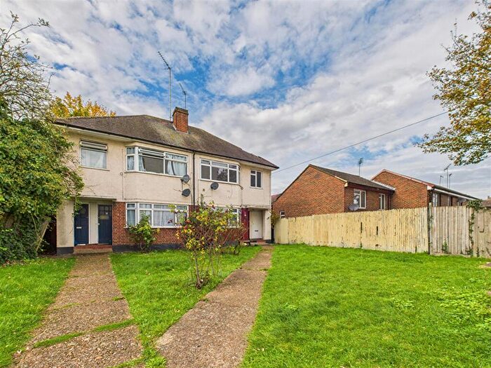 2 Bedroom Maisonette For Sale In Gloucester Close, NW10