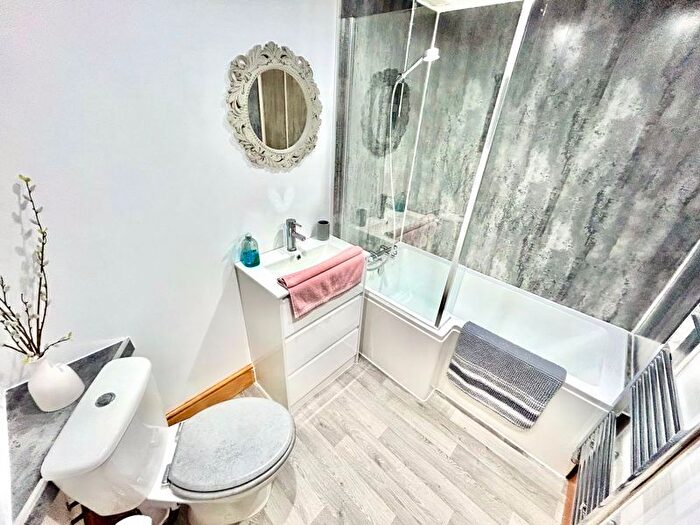 2 Bedroom Cottage For Sale In Wind Street, Conwy, LL32