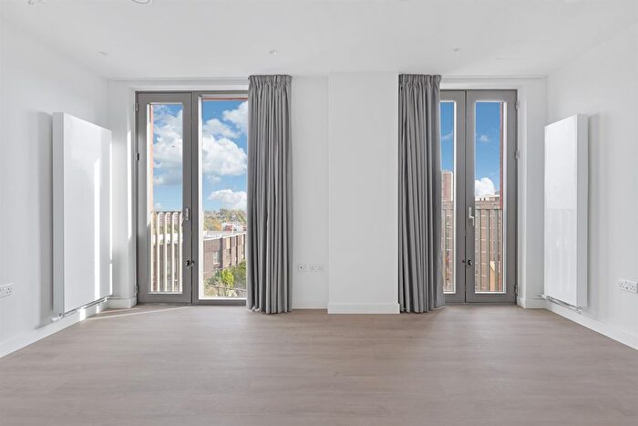 Studio To Rent In Tapper Walk, London, N1C