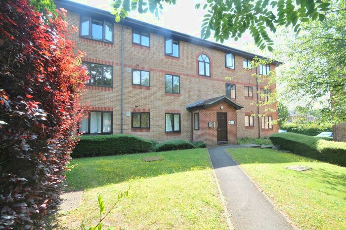 1 Bedroom Flat To Rent In Kern Close, Southampton, SO16