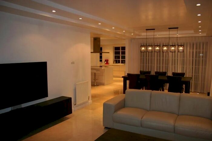 5 Bedroom Semi-Detached House To Rent In Brim Hill, London, N2