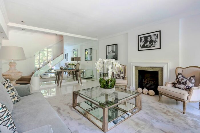 2 Bedroom Flat To Rent In Eaton Square, London, SW1W