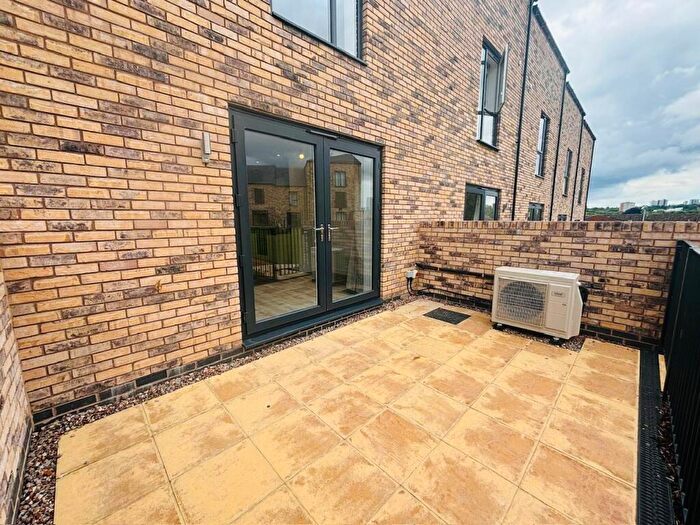 3 Bedroom Terraced House To Rent In Lanchester Close, Birmingham, B12