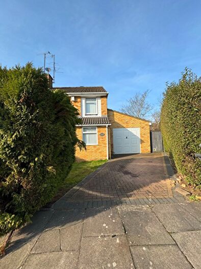 3 Bedroom Semi-Detached House To Rent In Liston Close, Luton, LU4