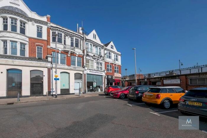 2 Bedroom Flat To Rent In The Broadway, Woodford Green, IG8