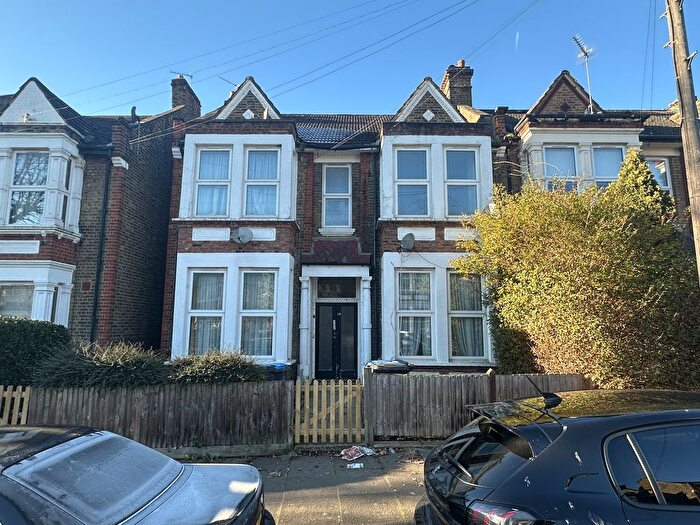 4 Bedroom Flat For Sale In Flat B, Bramshill Road, Harlesden, London, NW10