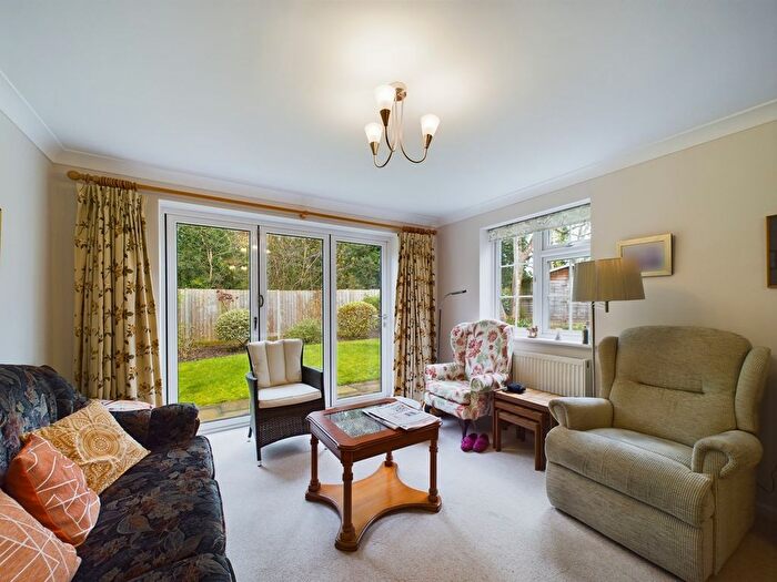 4 Bedroom Detached House For Sale In The Finches, Hitchin, SG4