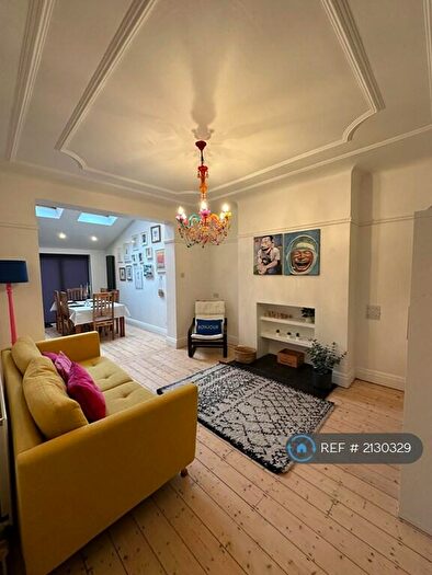 4 Bedroom Semi-Detached House To Rent In Barlow Moor Road, Manchester, M21