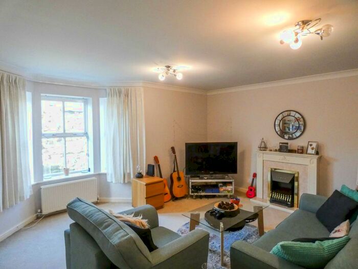 2 Bedroom Ground Flat To Rent In Regency Court, Jesmond, Newcastle Upon Tyne, Tyne And Wear, NE2