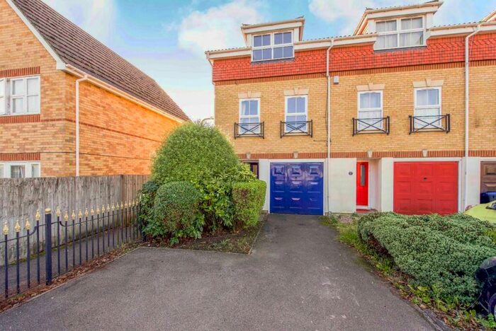 3 Bedroom End Of Terrace House To Rent In Clarendon Gate, Ottershaw, Chertsey, KT16