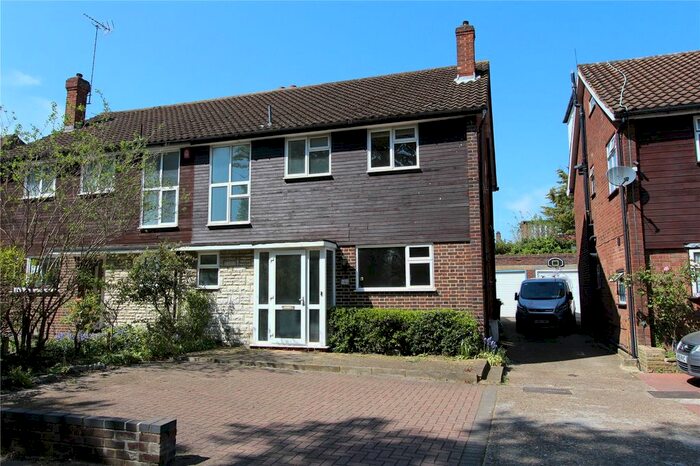 3 Bedroom Semi-Detached House To Rent In Bramley Road, Oakwood, London N14
