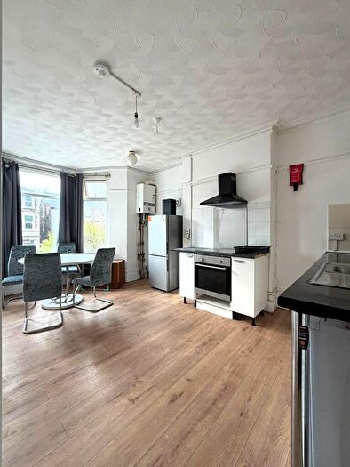 2 Bedroom Flat To Rent In Richmond Road, Cardiff(City), CF24