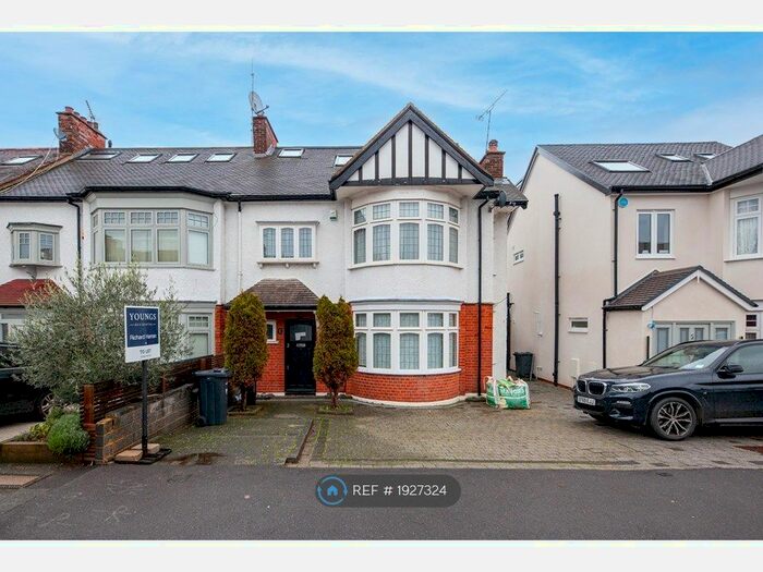 4 Bedroom Semi-Detached House To Rent In Warren Road, London, E11