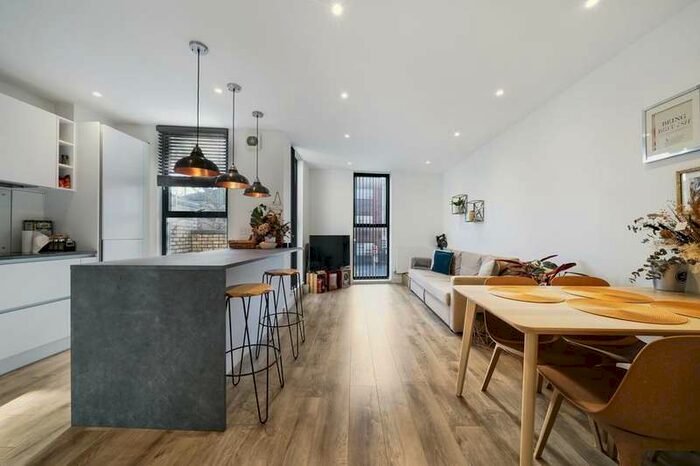 2 Bedroom Flat To Rent In Grange Road, London SE1