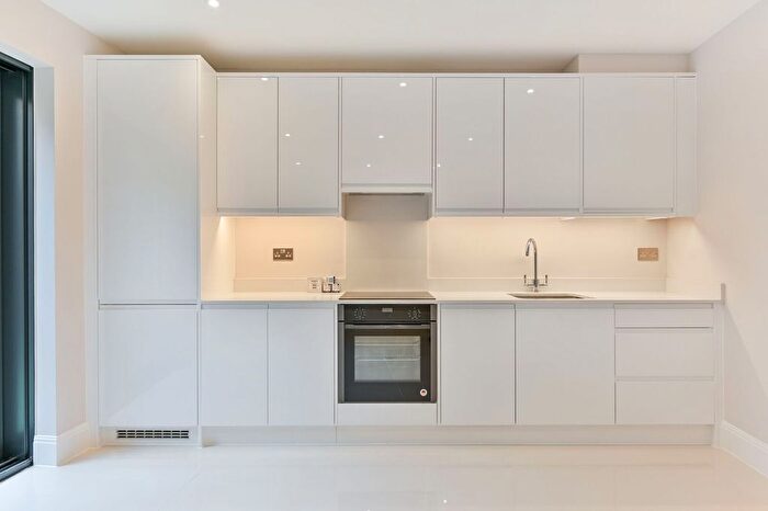 2 Bedroom Flat To Rent In Merton Road, South Wimbledon, London, SW19
