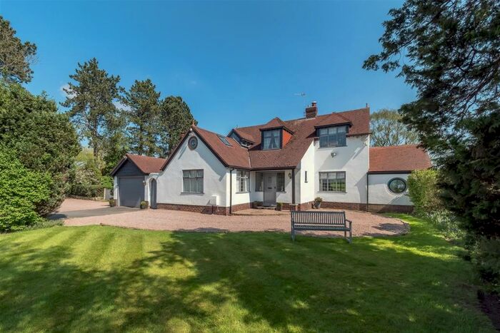 4 Bedroom Detached House For Sale In London Road, Prestbury, SK10