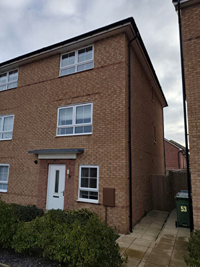 4 Bedroom Semi Detached House To Rent In Halifax Road, Fernwood, Newark, Nottinghamshire, NG24