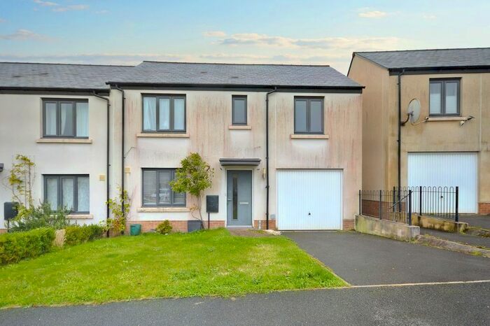 4 Bedroom Semi-Detached House To Rent In Broom Park, Okehampton, EX20