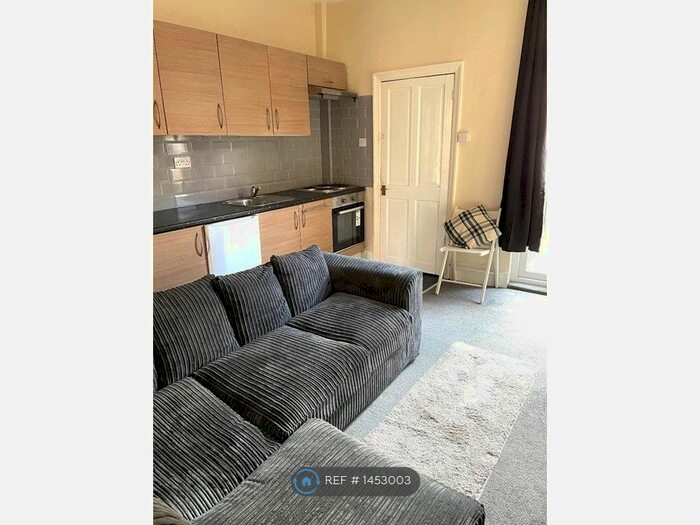 1 Bedroom Flat To Rent In Aston View, Leeds, LS13