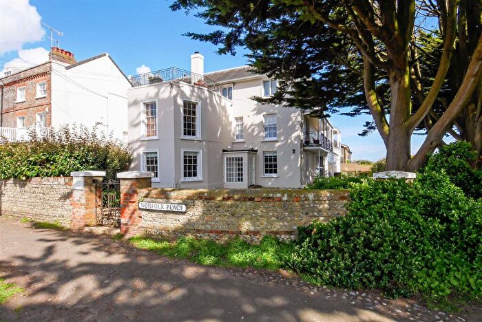 3 Bedroom Apartment For Sale In Norfolk Place, Littlehampton, BN17